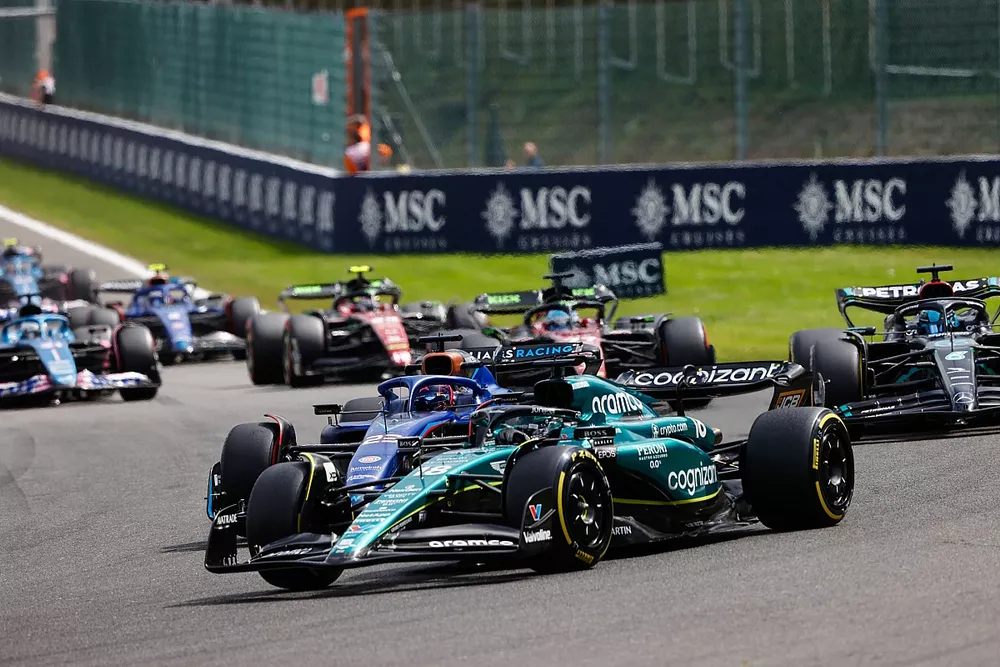 Lance Stroll, Aston Martin AMR23, Alex Albon, Williams FW45, George Russell, Mercedes F1 W14
