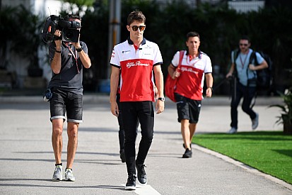 Sainz már várta a Leclerc-Räikkönen cserét a Ferrarinál