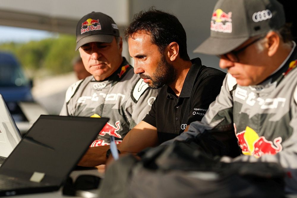 Carlos Sainz, Joan Navarro, Lucas Cruz, Audi Sport
