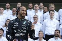 "Sir Lewis Hamilton": heptacampeão recebe oficialmente título de Cavaleiro do Império Britânico