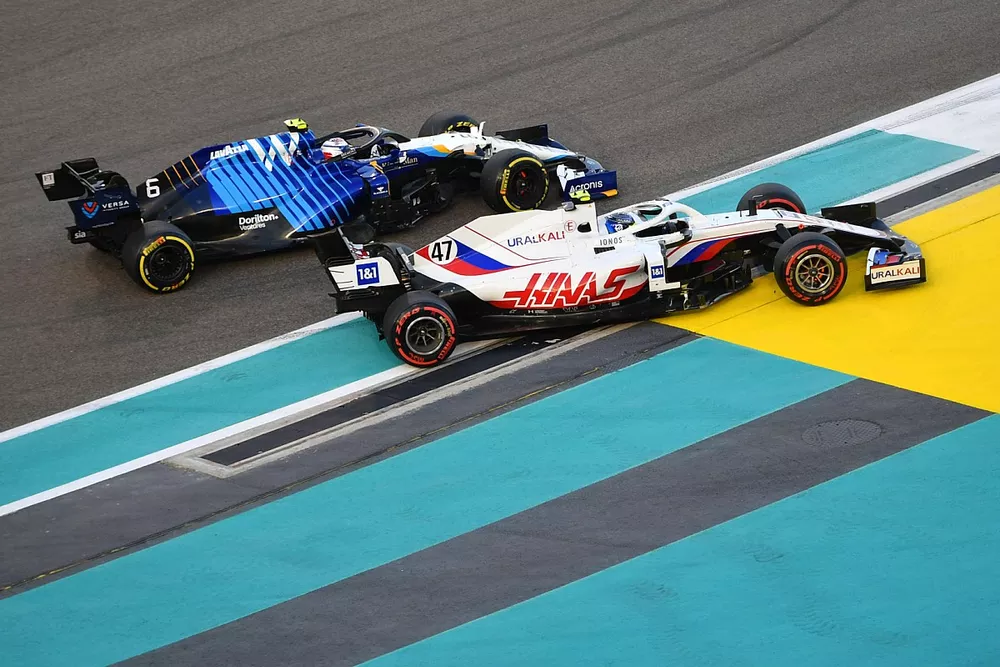 Mick Schumacher, Haas VF-21, battles with Nicholas Latifi, Williams FW43B