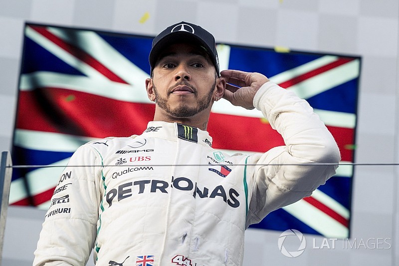 Hamilton cree que los equipos no han mostrado su nivel