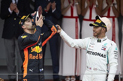 Hamilton cree que Ricciardo solo tiene una opción para 2019