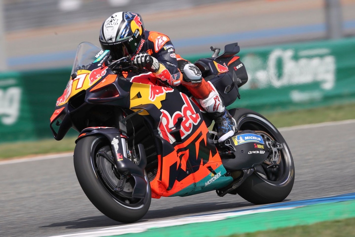 MotoGP Thai GP: Pedro Acosta breaks duck with sprint win