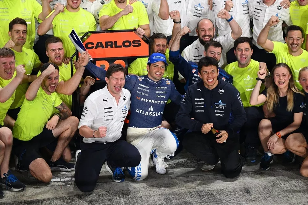 Carlos Sainz, Williams, Alexander Albon, Williams, James Vowles, Team Principal, Williams