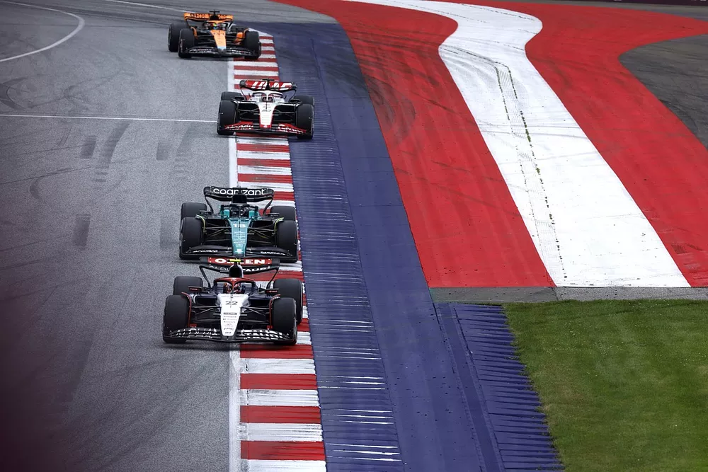 Yuki Tsunoda, AlphaTauri AT04, Lance Stroll, Aston Martin AMR23, Kevin Magnussen, Haas VF-23