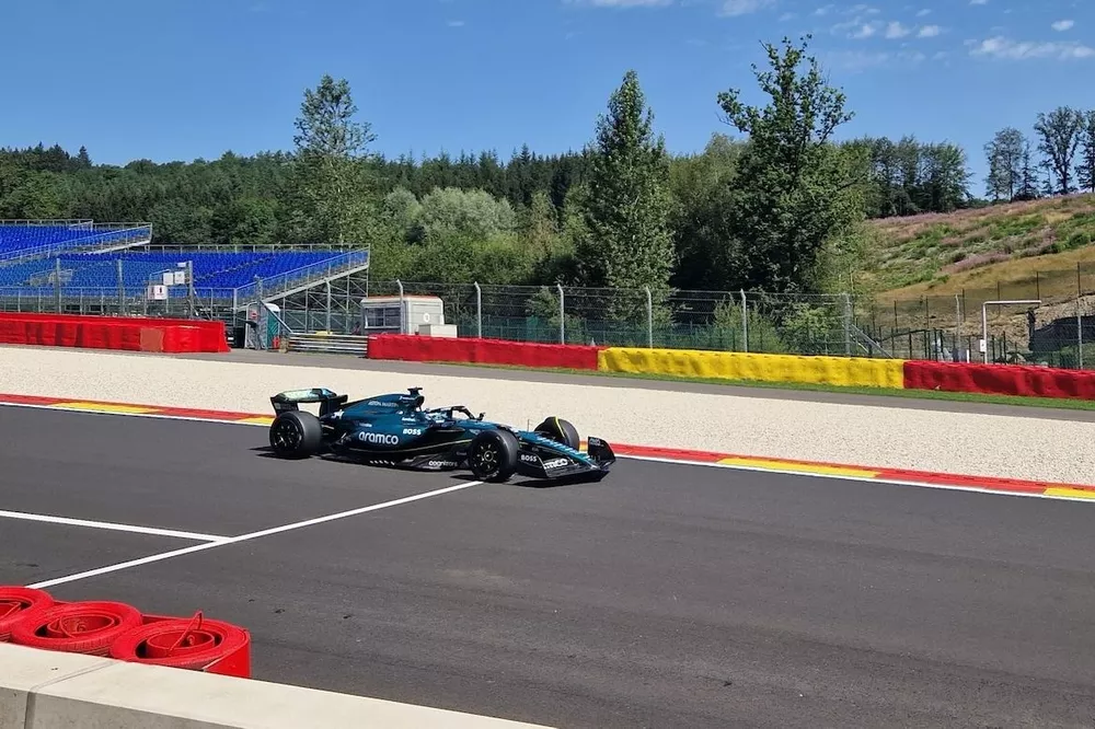 Stoffel Vandoorne condujo para Aston Martin en el test de Pirelli en Spa para el desarrollo de los neum&aacute;ticos de 2025