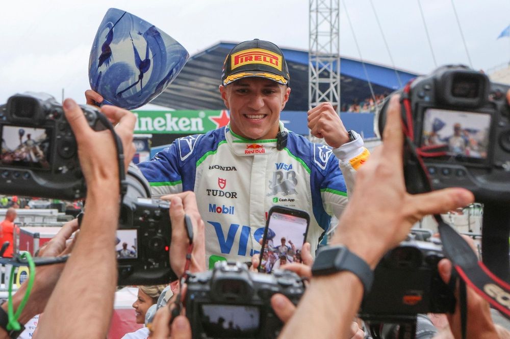 이삭 하자르, 잔드보르트 포디움으로 2026년 레드불 F1 시트 유력 후보 부상
