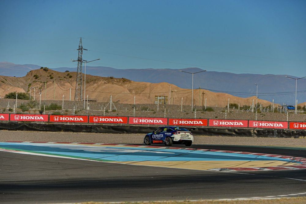 Leonel Pernia; TCR South America