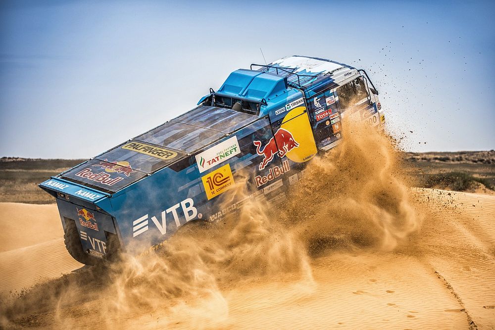 #300 Kamaz Master - Dmitry Sotnikov, Ruslan Akhmadeev, Iskander Romanov, Kamaz 43269