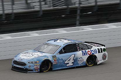 Kevin Harvick cruises to Stage 1 win at Michigan