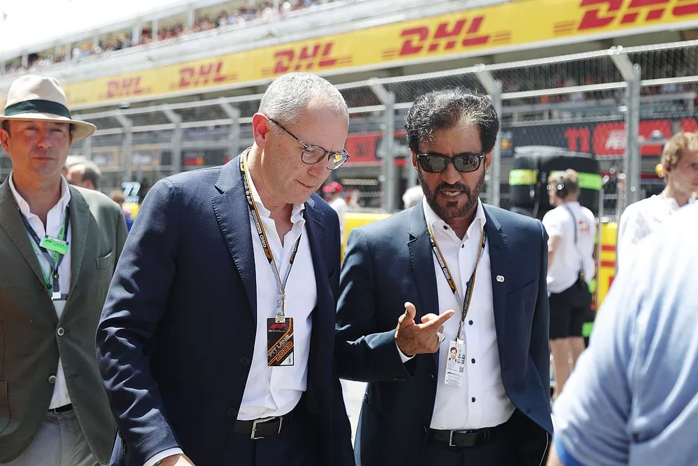 Stefano Domenicali, PDG de la F1, et Mohammed Ben Sulayem, pr&eacute;sident de la FIA, sur la grille
