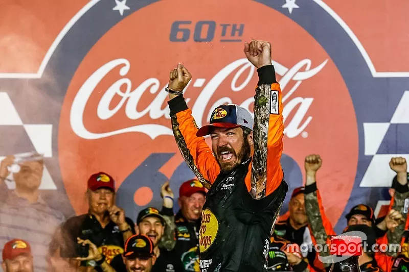 Race Winner Martin Truex Jr., Joe Gibbs Racing, Toyota Camry Bass Pro Shops / TRACKER ATVs & Boats / USO