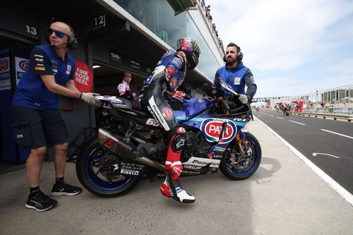 El jefe de Yamaha en WSBK confía en una evolución de la R1 para 2025