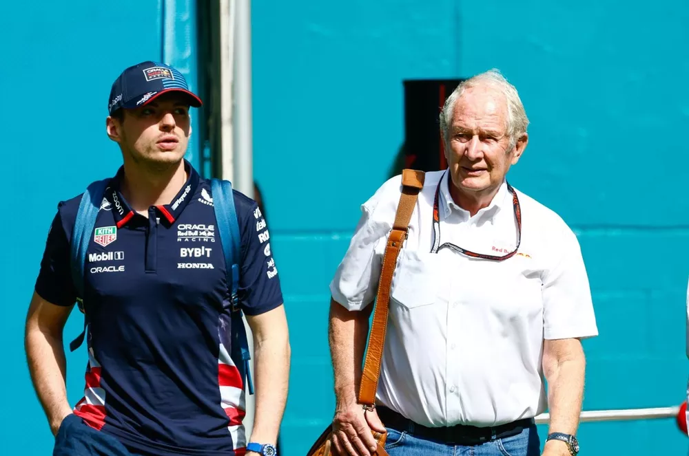 Max Verstappen, Red Bull Racing, Helmut Marko, consultor da Red Bull Racing e Raymond Vermeulen, gerente de Max Verstappen
