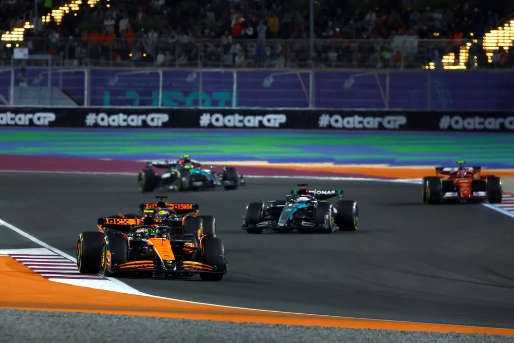 Lando Norris, McLaren MCL38, Oscar Piastri, McLaren MCL38, George Russell, Mercedes F1 W15