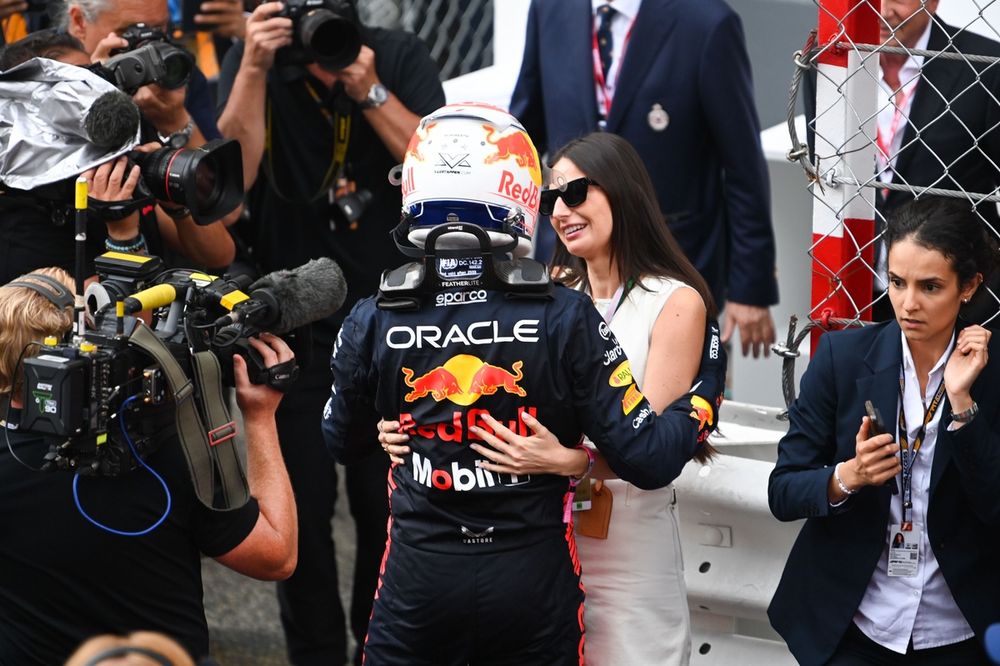 Max Verstappen, com Kelly Piquet