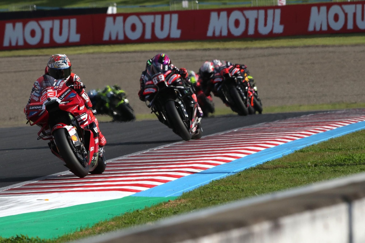 Márquez s'impose en sprint, gros accrochage au premier tour et podium pour Moreira !