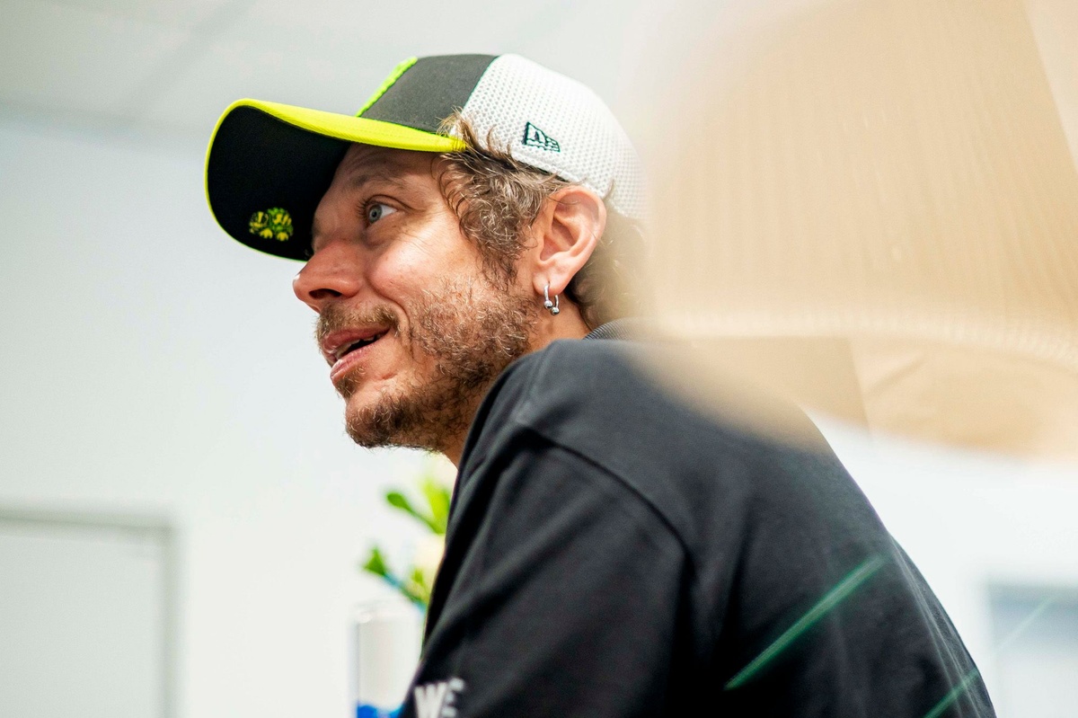 Valentino Rossi signs new BMW contract, returns to GT World Challenge