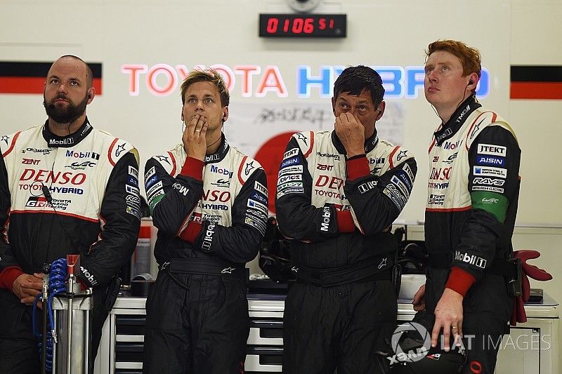 Toyota Gazoo Racing team members react to the #7 retirement