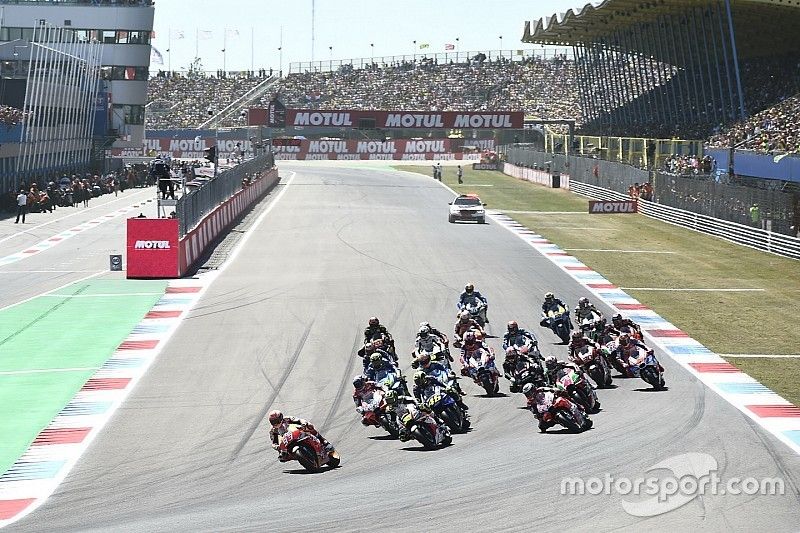 Start action, Marc Marquez, Repsol Honda Team leads