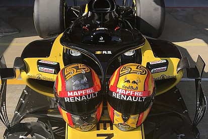 Sainz pide consejo para elegir su casco para la F1 2018