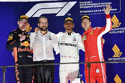 Hamilton boekt dominante zege in Singapore, Verstappen sterk tweede