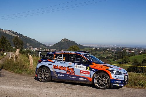 Pernía gana en casa y aprieta el campeonato