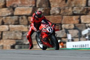 WSBK Estoril: Bulega frena a Toprak en la Carrera 2 y Bautista acaba 3&ordm;