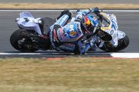 MotoGP: Álex Márquez bate recorde de Silverstone e lidera TL2 do Reino Unido; Marc cai e fica em 4º