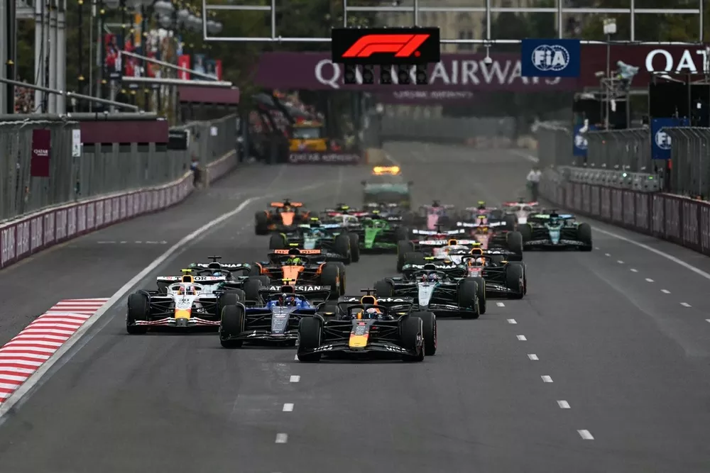 Le d&eacute;part du GP d'Azerba&iuml;djan