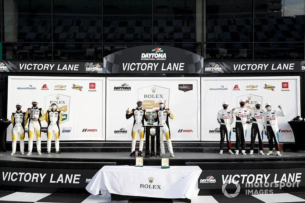 Podio: #3 Corvette Racing Corvette C8.R, GTLM: Antonio Garcia, Jordan Taylor, Nicky Catsburg, #4 Corvette Racing Corvette C8.R, GTLM: Tommy Milner, Nick Tandy, Alexander Sims, #24 BMW Team RLL BMW M8 GTE, GTLM: John Edwards, Jesse Krohn, Augusto Farfus, Marco Wittmann