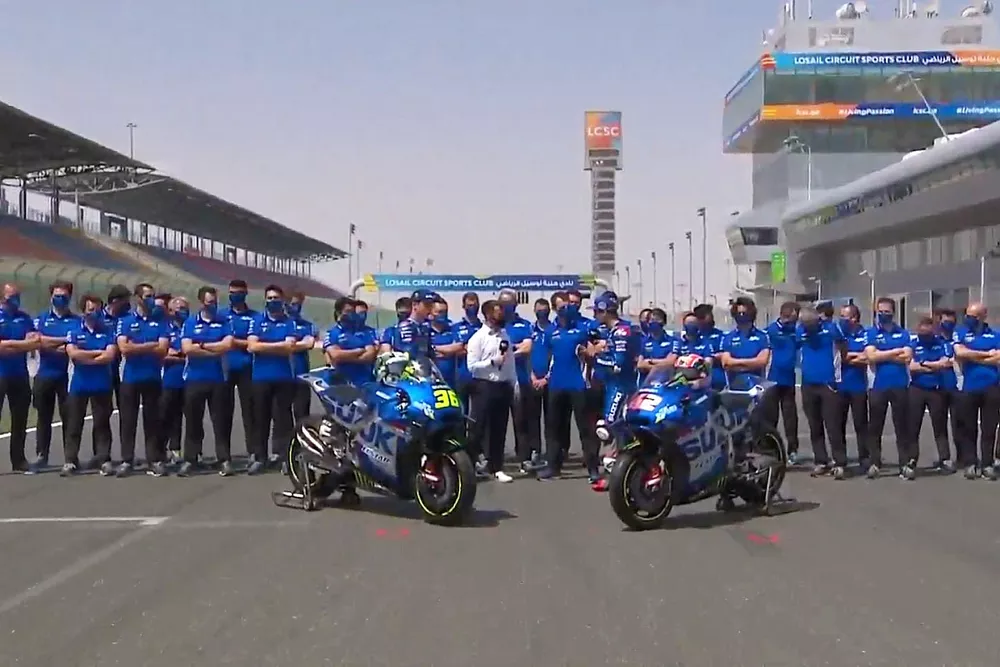 Les membres de l'&eacute;quipe Suzuki en MotoGP