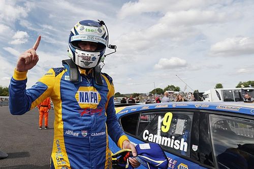 BTCC Thruxton: Cammish takes advantage of chaos for race one victory