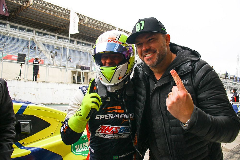 Rodrigo Sperafico e Jorge Martelli comemoram vitória em Interlagos