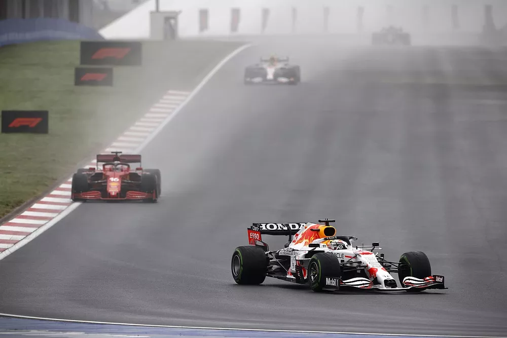 Max Verstappen, Red Bull Racing RB16B, Charles Leclerc, Ferrari SF21