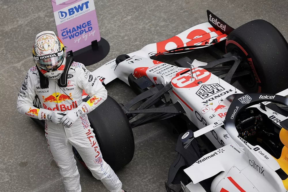 Max Verstappen, Red Bull Racing, komt aan in Parc Ferme na de kwalificatie