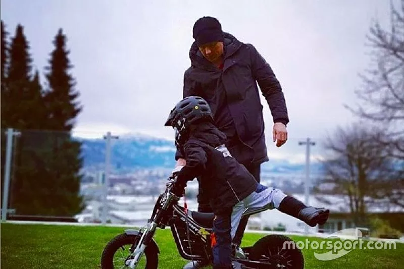 Kimi Raikkonen y su hijo Robin