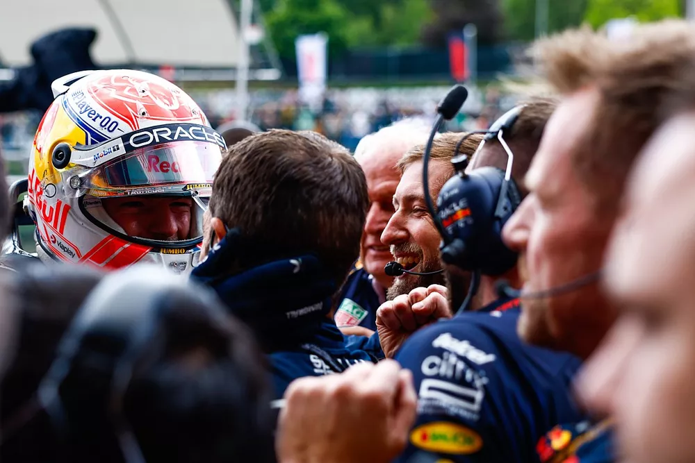 Le vainqueur Max Verstappen, Red Bull Racing RB19