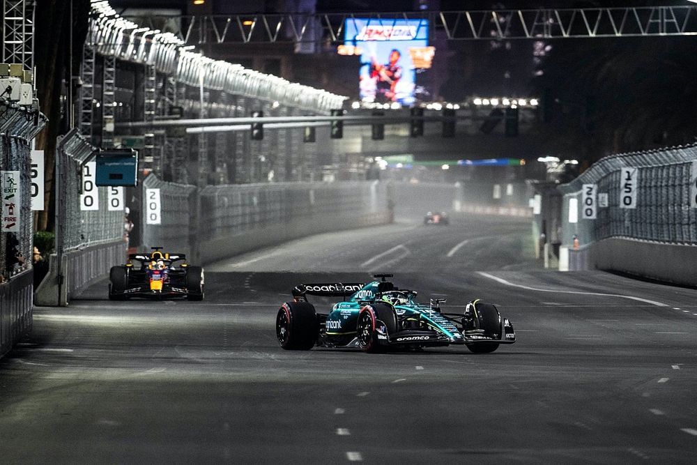 Lance Stroll, Aston Martin AMR23, Max Verstappen, Red Bull Racing RB19