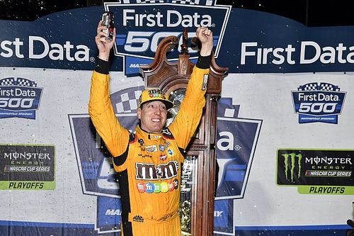 Kyle Busch gana una caótica carrera en Martinsville