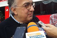 Marchionne preocupado por el mec&aacute;nico de Kimi, pero alaba a Vettel 
