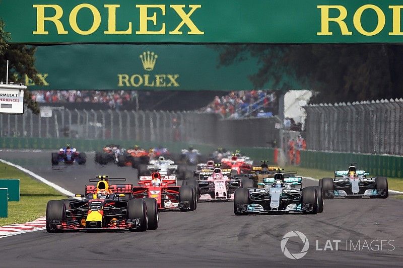 Max Verstappen, Red Bull Racing RB13, Lewis Hamilton, Mercedes-Benz F1 W08 y Sebastian Vettel, Ferra