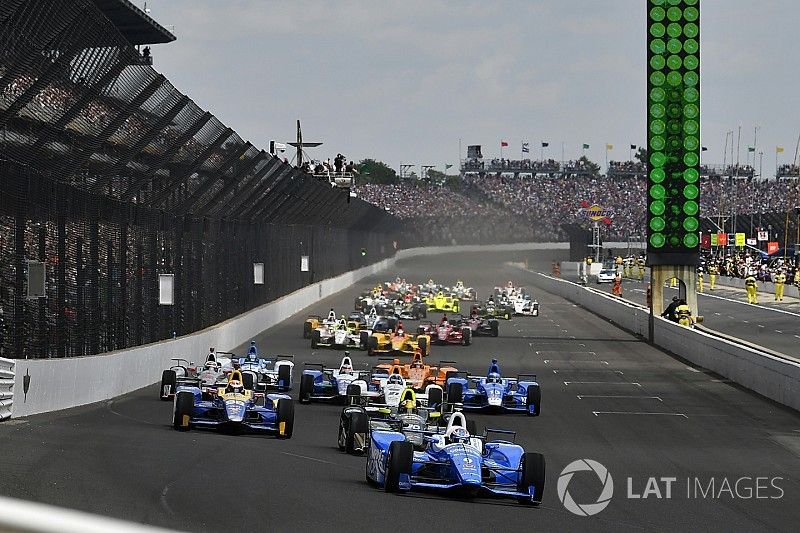 Start: Scott Dixon, Chip Ganassi Racing Honda leads