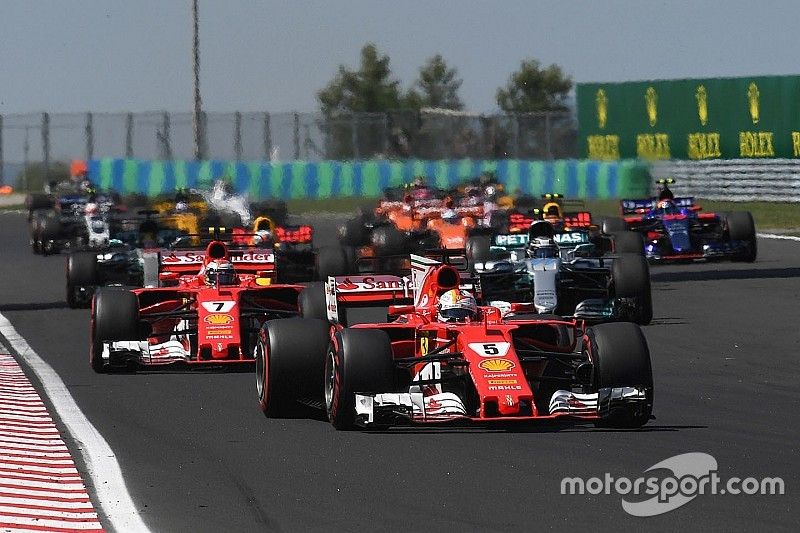 Sebastian Vettel, Ferrari SF70-H lidera al inicio de la carrera