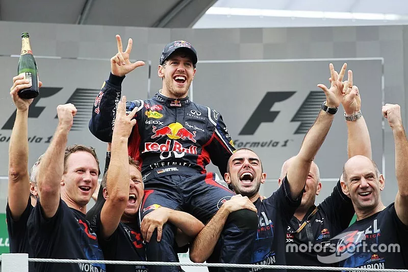 Sebastian Vettel, Red Bull Racing celebra t&iacute;tulo mundial com sua equipe