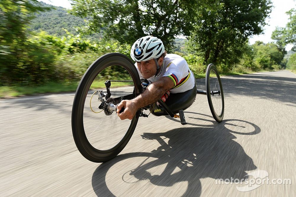 Alex Zanardi se prepara para un triatlón de larga distancia que se celebrará en Hawai en octubre
