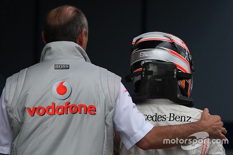 Ganador de la carrera Fernando Alonso con Ron Dennis