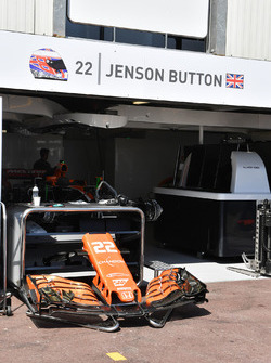 Le nez et l'aileron avant de Jenson Button, McLaren MCL32