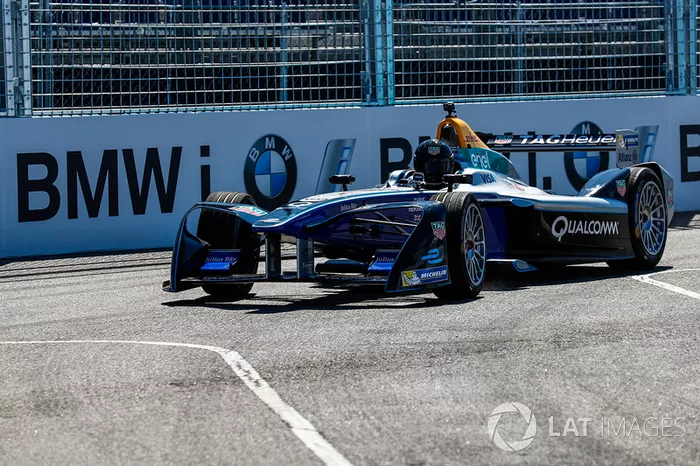 Chris Hemsworth conduce el Formula E car